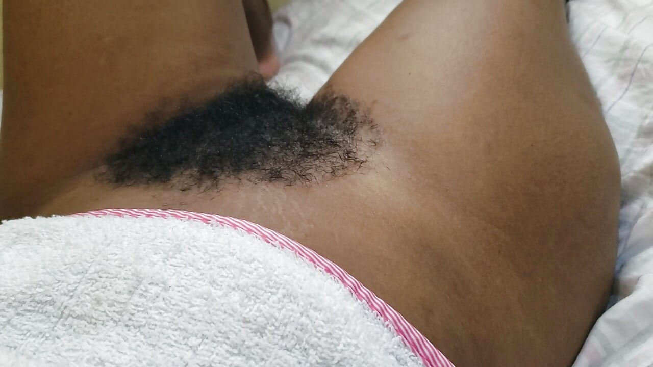 Sexy Hairy Pussy MILF With Bold Amateur Bedroom Scenes