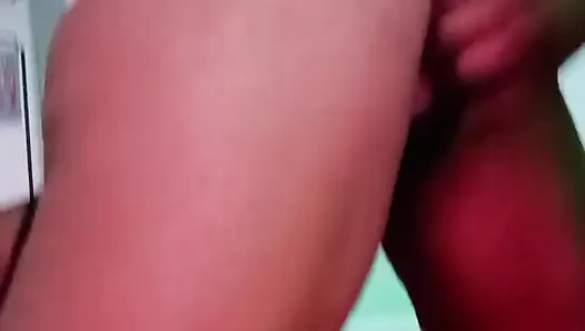 Bu ateşli kızla plajda tanıştım ve onun yerine gittim