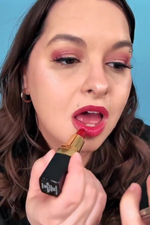 Forever Weak for My Lips - Seductress Sydney Screams Applies Red Lipstick Before Covering You with Her Lipstick Kiss Marks