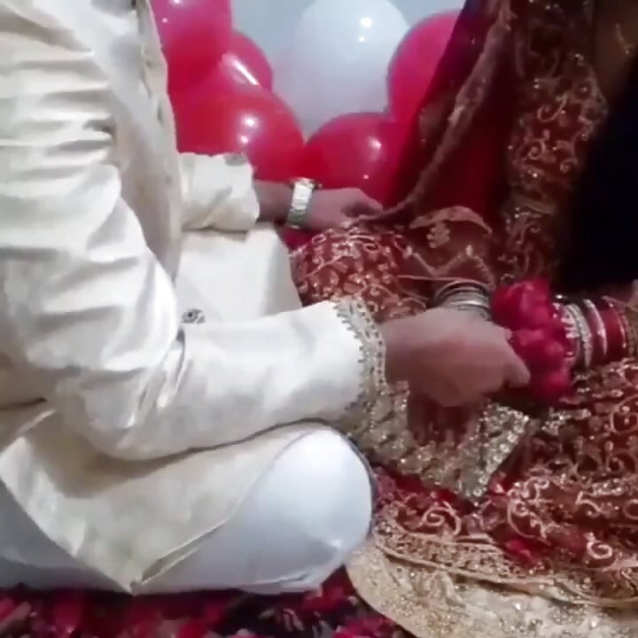Nee dulhan rita love chudaee ke baad viry men dhnk jaati hai