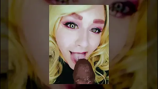 Komşunun ateşli sarışını büyük siyah sulu yarağını emmeyi denemek istiyor