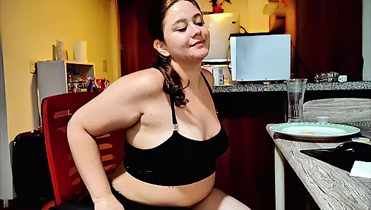 Sesi nicole di-anal habis-habisan sampai perutnya menganga lebar