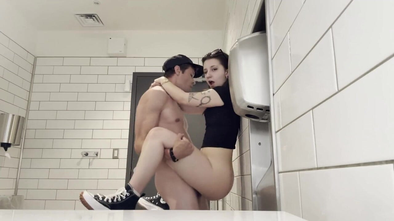 I Fuck A Stranger At The Mall And I Like It