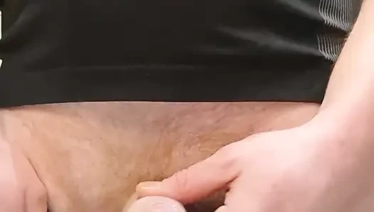 Karısı yakalayabildiği için kocası hızlı bir şekilde batmak için mastürbasyon yapıyor