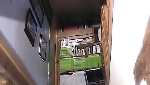Kirli küçük bir kaltak için ücretsiz konut.