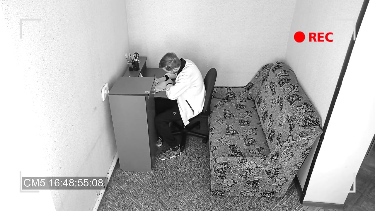 Patron evli sekreteri sikiyor - kamera kaydı