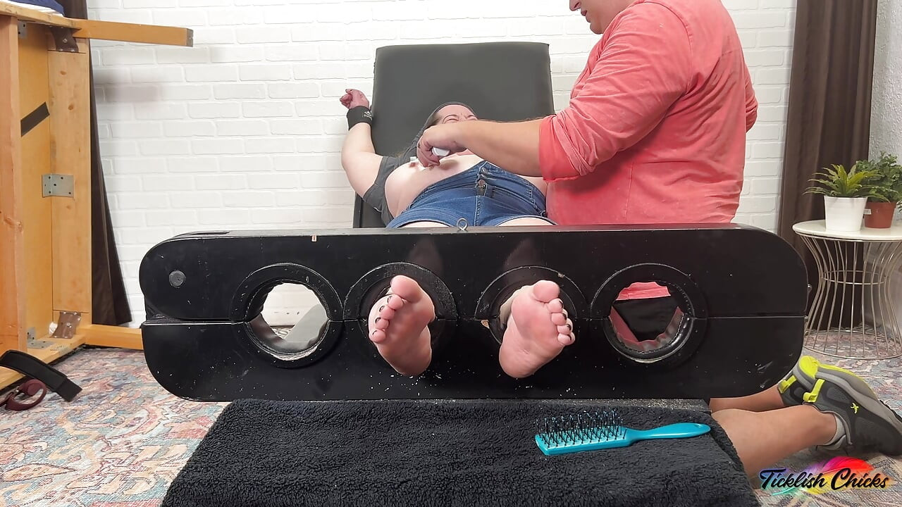 Ticklish chicks - bbw heather cù trong cổ phiếu và cù để những giọt nước mắt vui nhộn