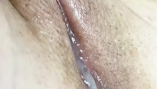 Ich habe das Prostatamassagegerät in ihre muschi eingeführt. Ihre muschi war noch nie so eng ...