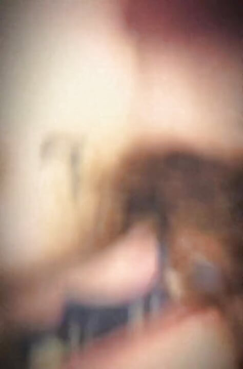 Verloofde koestert me langs achteren