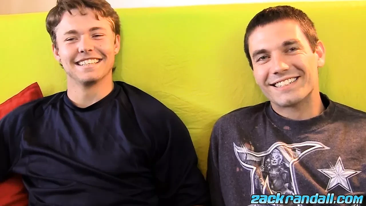 Naughty amateurs Derrick Dickem and Jeremy Cox jerk off