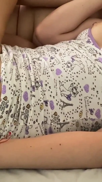 两个饥渴的女孩用她们的专业手指互相取悦，直到她们达到激烈、湿润的高潮。 | 短片 1