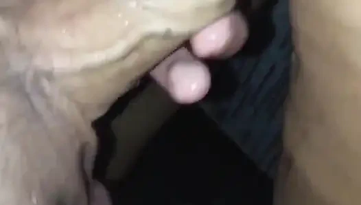 Юная брюнетка с большими сиськами трахается в первый раз с этой молодой девственницей из Нью-Йорка