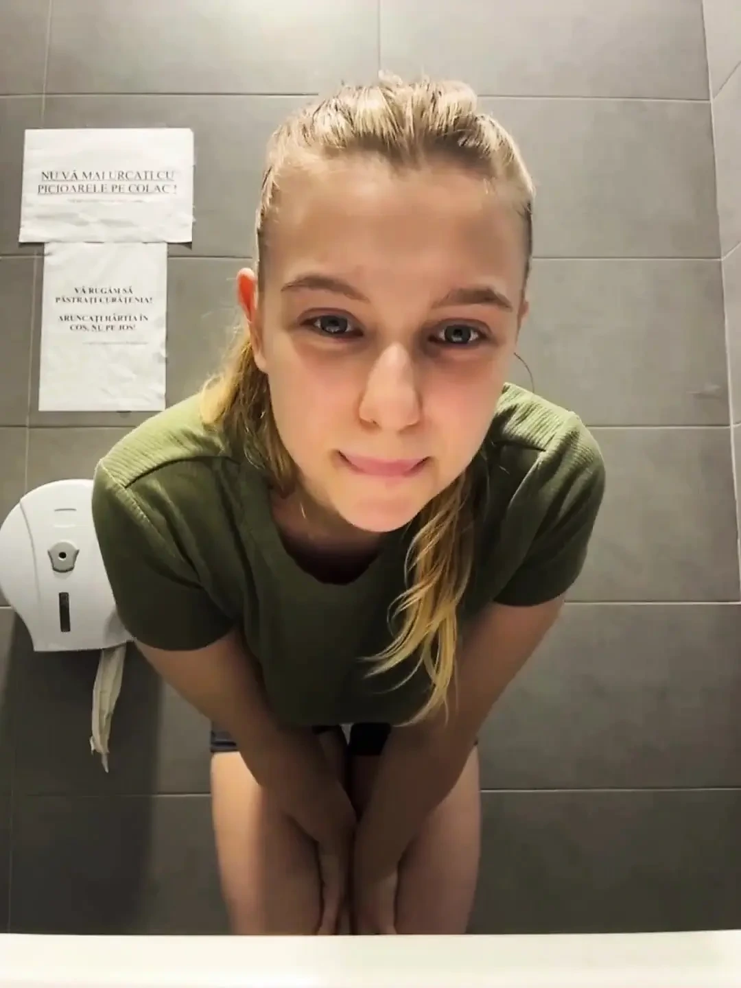 极端潮吹. 大屁股坐在摄像头上