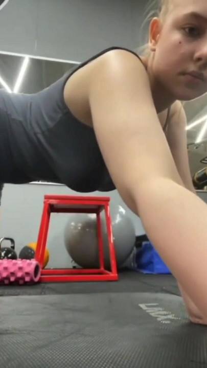 Jucielussie cumming in the gym | Clip 2