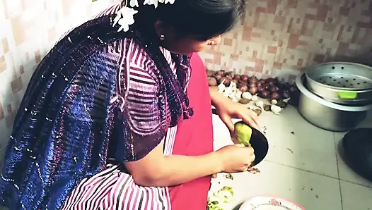 Beautiful Maid bhabhi first Interview Sex! Indian Sex  Bhabhi ne Apne devar ko Apne room mein Bulaya sex ke liye jab unke pati Ghar per