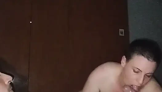 Salatalık yiyorum ve beni 3 pozisyona sokuyor