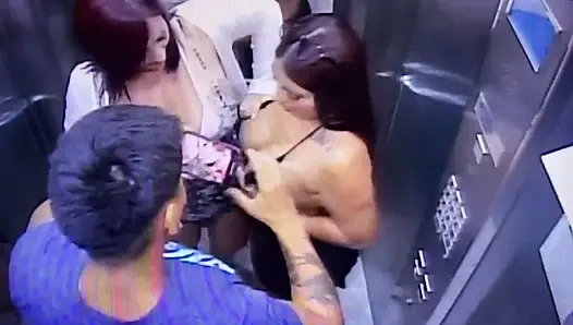 Тройничок на лифте в настоящем любительском видео