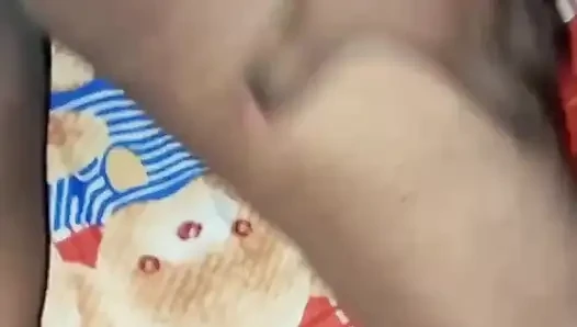 Kardeşimin penisi çok kalın ve içine girip vajinamı yırtıyor.