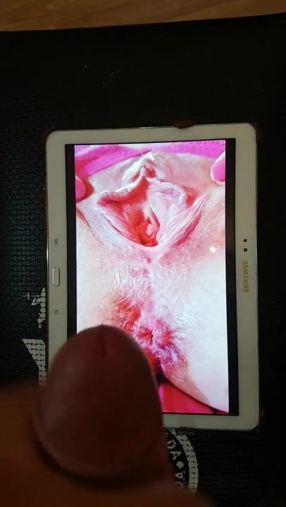 Cum on Jillians pussy.