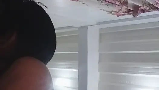 Çok ıslak amcığını çok kıllı yiyor
