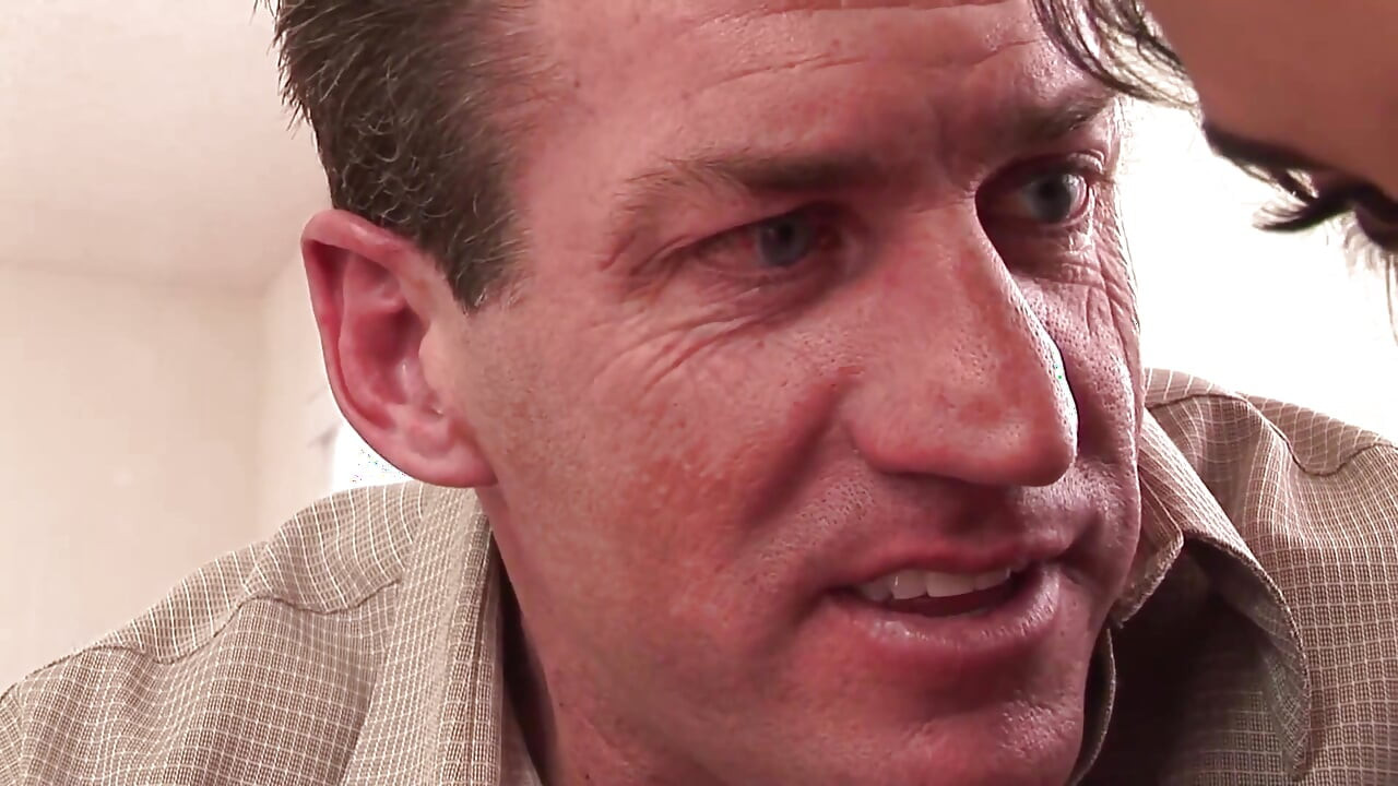 Η Lee Stone σπάει το τρυπημένο μουνί της