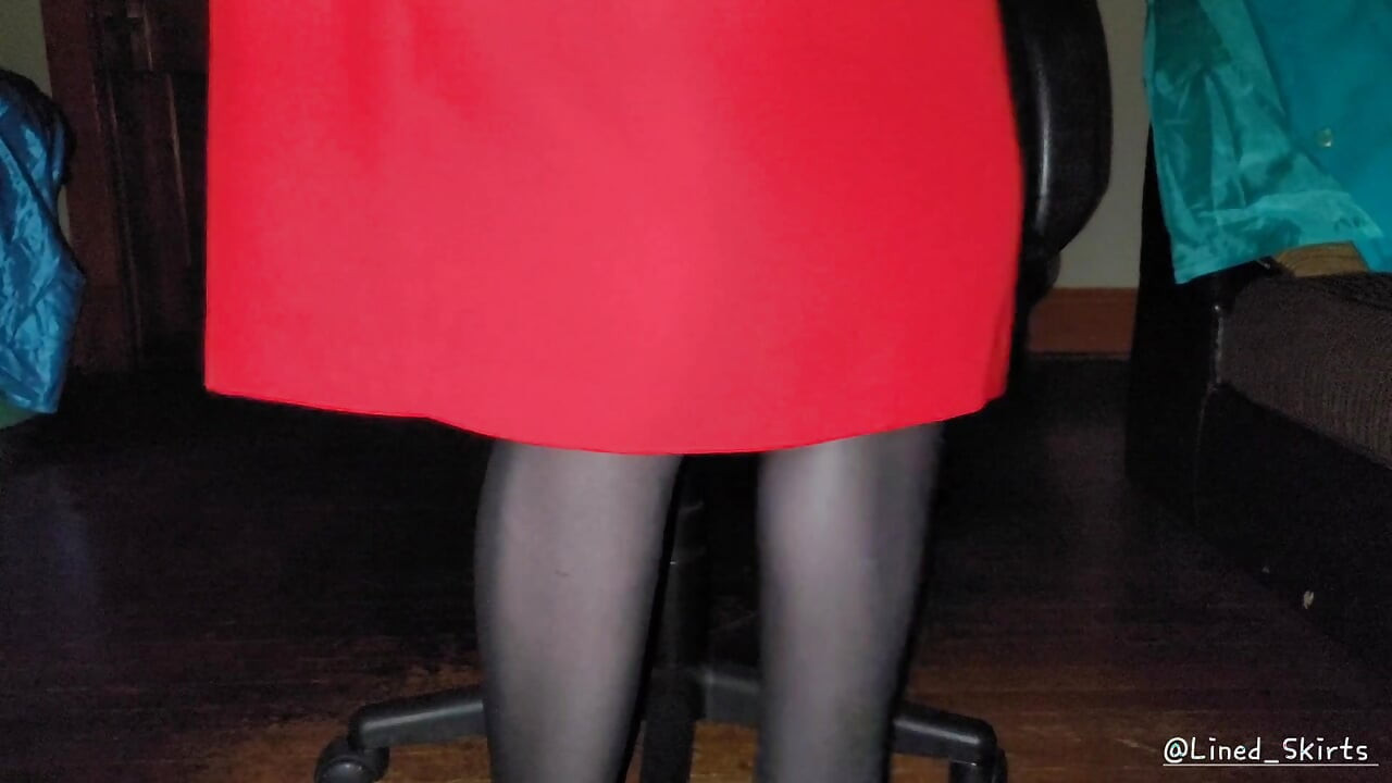 Falda de oficina forrada roja