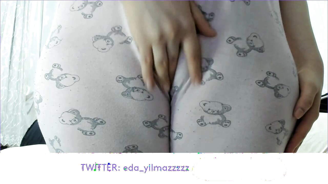 CAMELTOE- MASTURBATE WITH PAJAMAS- RUBBING PUSSY WITH PAJAMAS