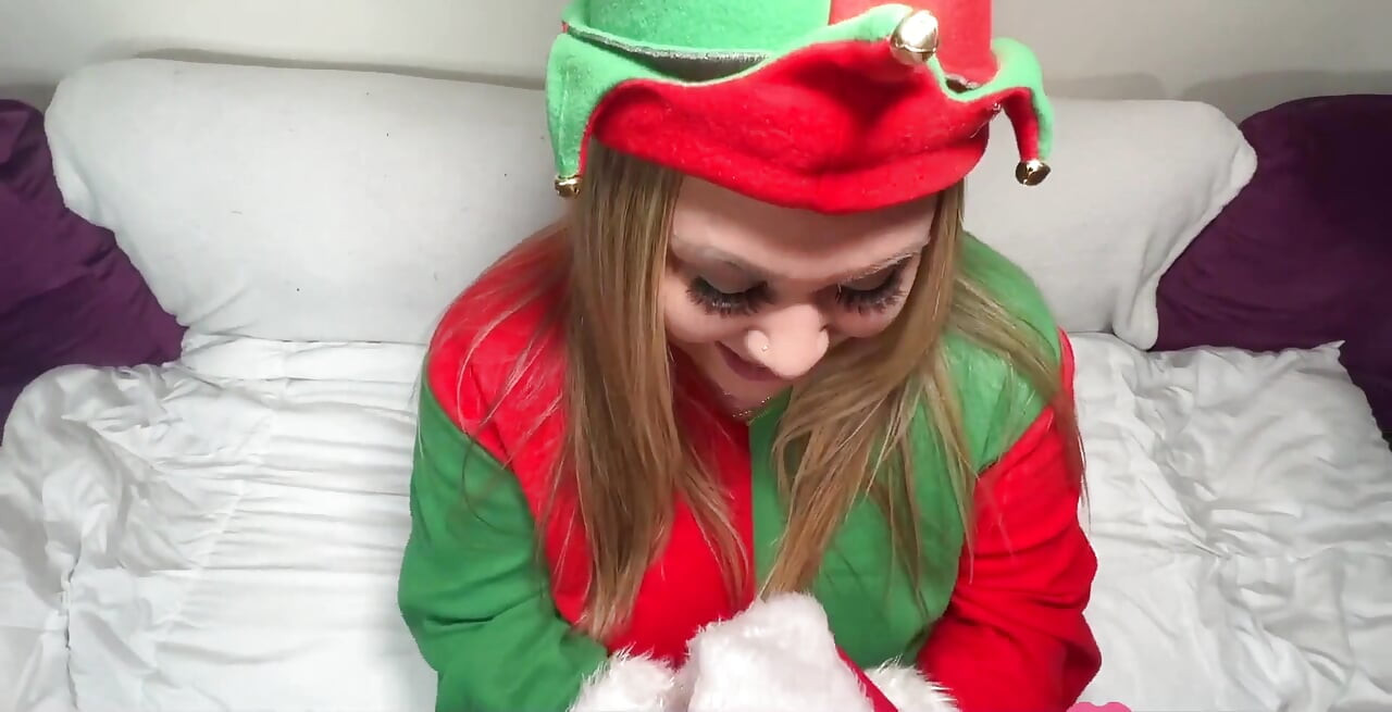 Santa daruje PAWG creampie z jeho velkého černého péra