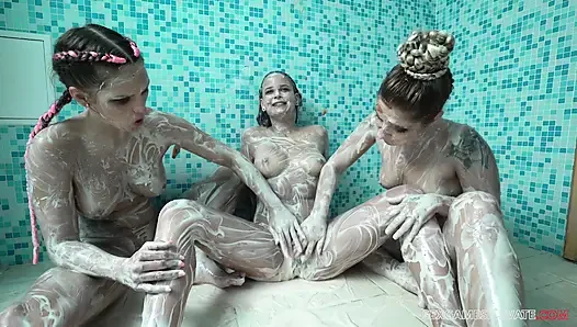 Girls Likes to Be Wet & Mesy