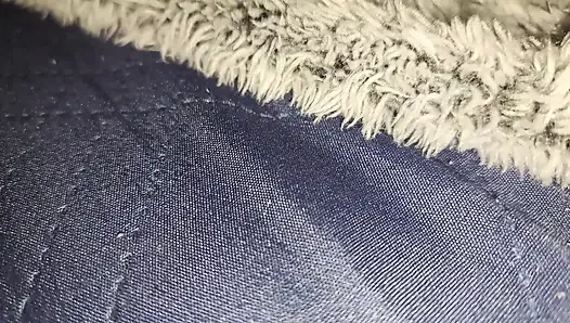 Komşum beni kocamın yatağında sikiyor