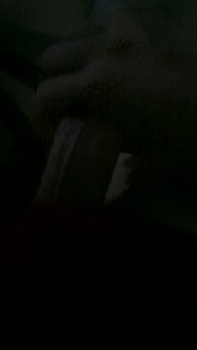 Masturbándome con mi pollita
