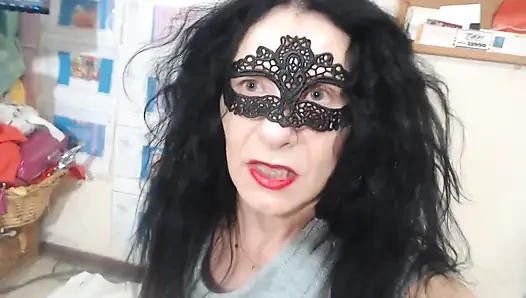 Doggystyle, während du den Vibrator in den Arsch steckst und die Muschi in die Strumpfhosen steckst