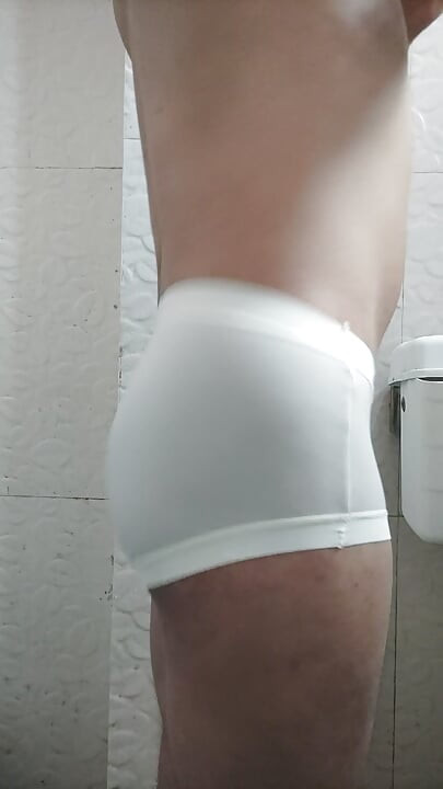 Est-ce que je peux fesser ces putains de cul plus fort que moi ?