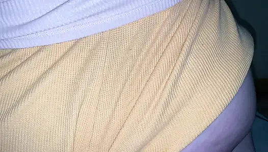 BÜYÜK GÖTLÜ ŞORTLU BIR EVLI KADıNıN GERÇEK EV YAPıMı SEKSI. ÜSTÜNE ÇıKıYOR VE INLIYOR. SOHBETLERLE RUS EVI