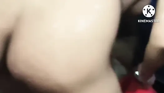 Bhabhi kencing berdiri dalam posisi yang baik dan video viral
