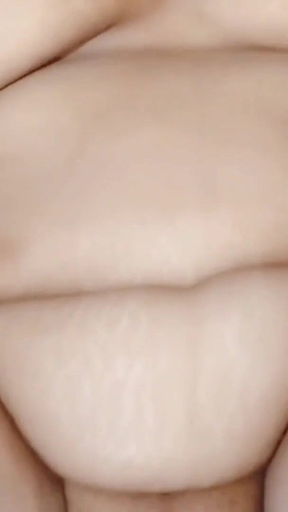 史诗般的时刻来自“我第一次在酒店操我的女朋友。她非常渴望一个性感的女孩，我操了她”