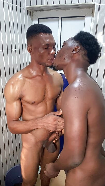 ขย่มเพื่อนร่วมเพศของฉันน้ําแตก