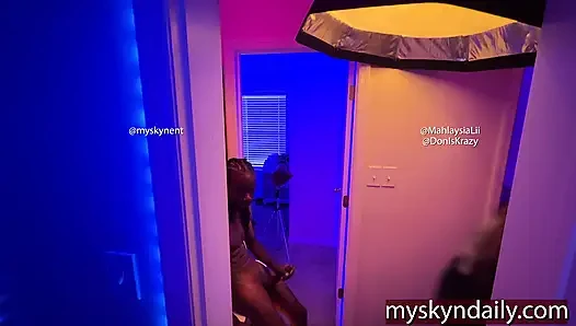Mahlaysia ve Doniskrazy kamera arkası