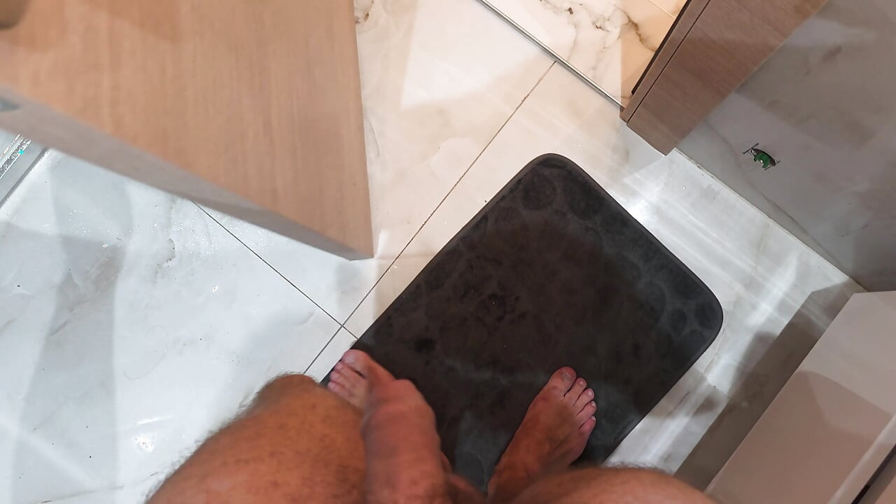 Hun gjorde seg klar til å legge seg, men jeg måtte fylle henne med sæd