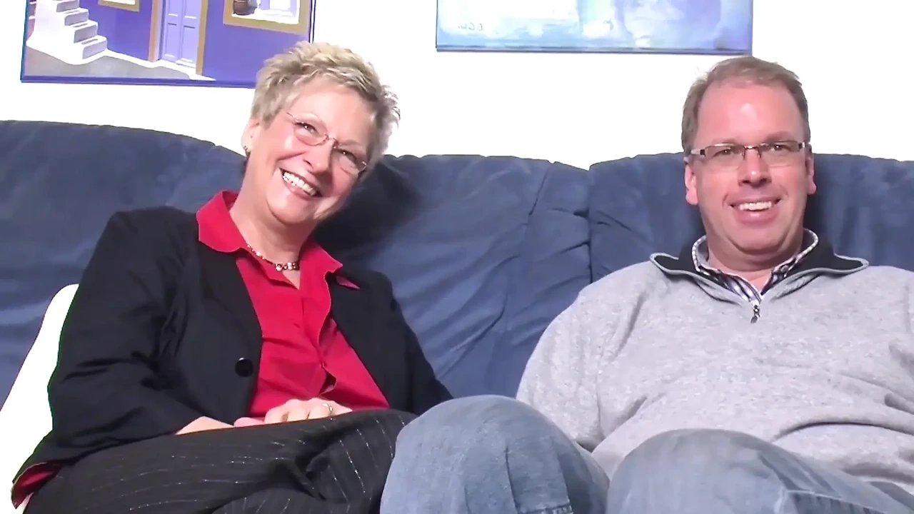 两个饥渴的熟女的热辣3P