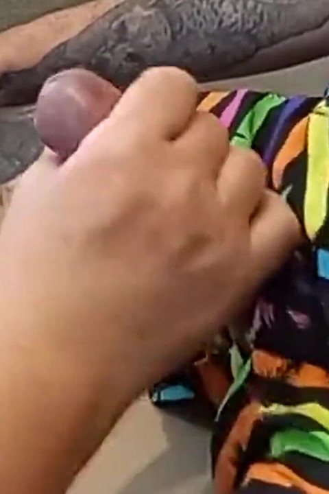 My girlfriend manually brings my cock to the cumshot