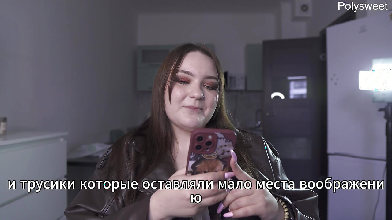 Porn story - She was naked playing with the seller while the customers were walking by (Russian, light femdom, naked in public)