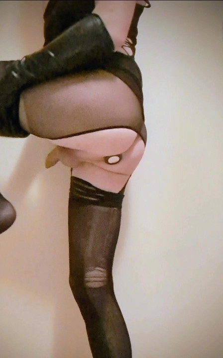 Shemale showing of ass in stockings