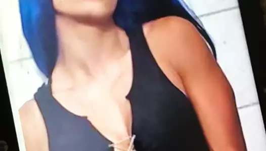 Sasha Banks boşalıyor