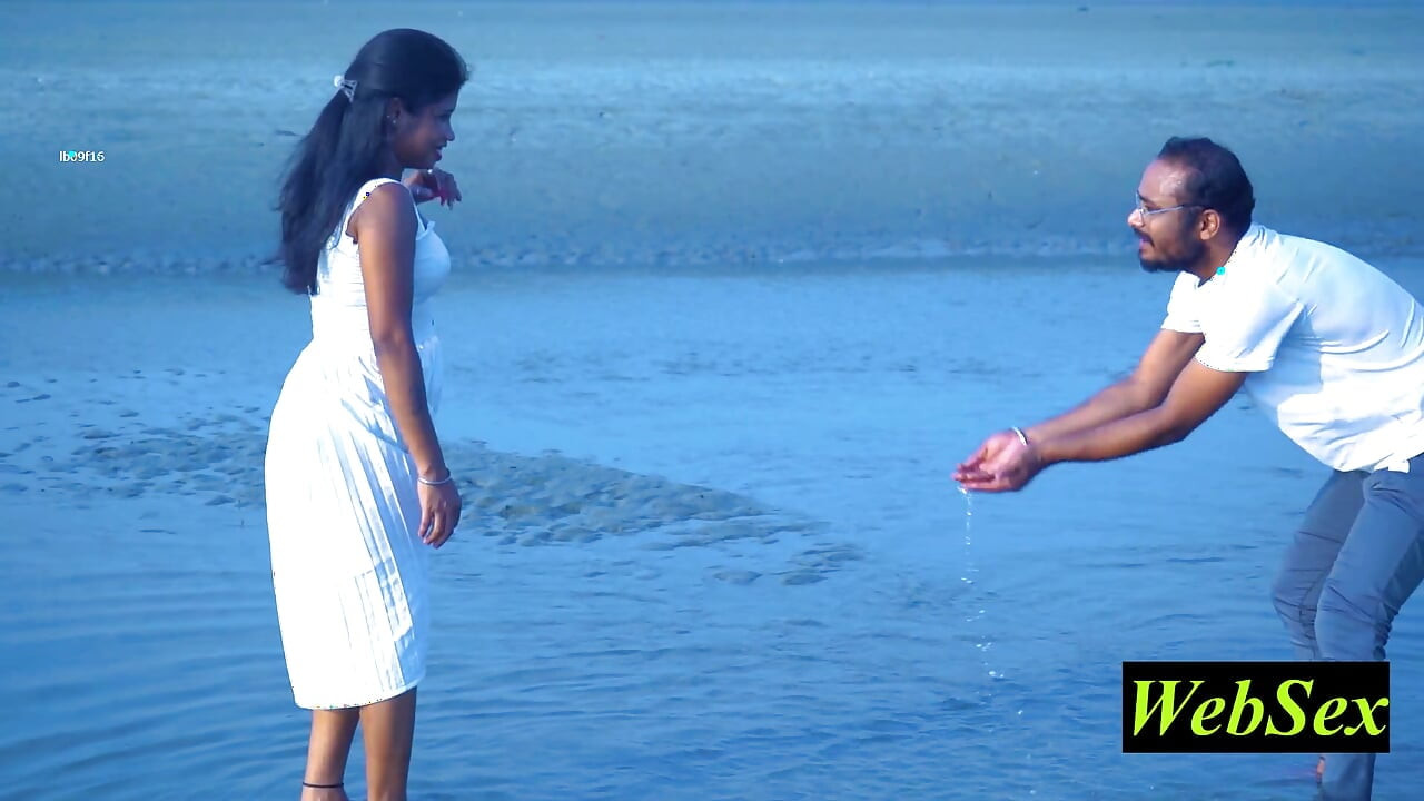 Indian Unmarried Couple Dating Sex at Sea Beach! Romantic Sex