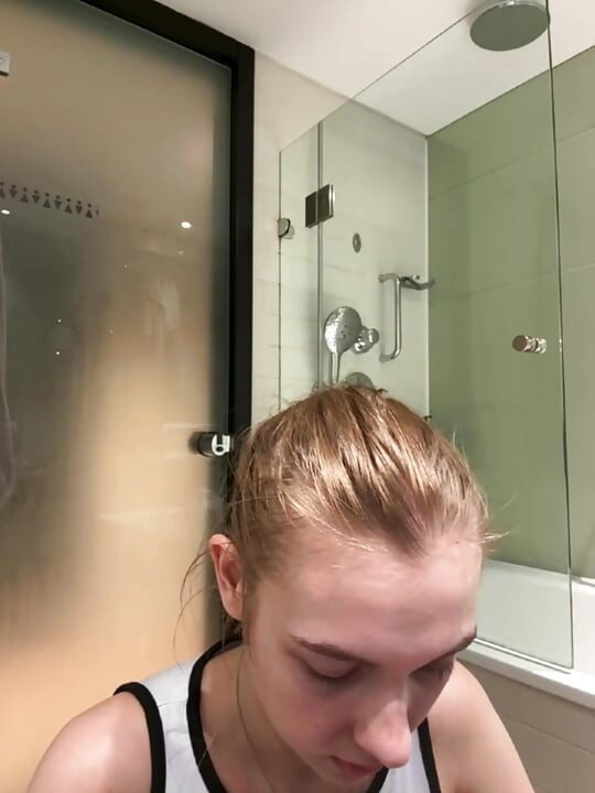 Hard fingering pussy in the bathroom hotel with jucielussie