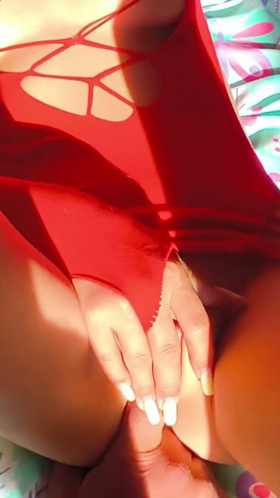 I finger off her stepsister's pink on a sunny day | Clip 2