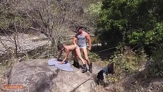 Dışarıda Meksikalı bir kadınla seks