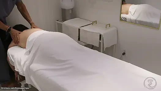 Legit massage client gets a happy ending