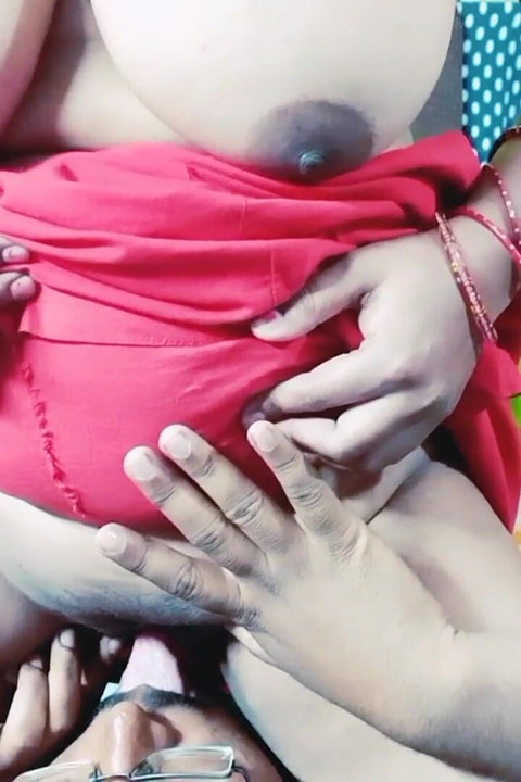 Bardzo seksowna dziewczyna ma romans ze swoim chłopakiem